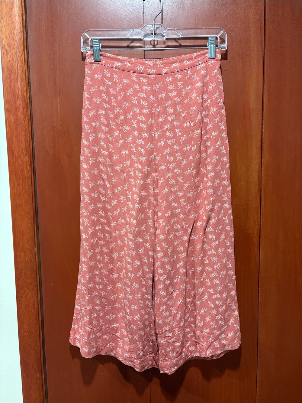 American Eagle Coral Floral Wide Leg Capris
